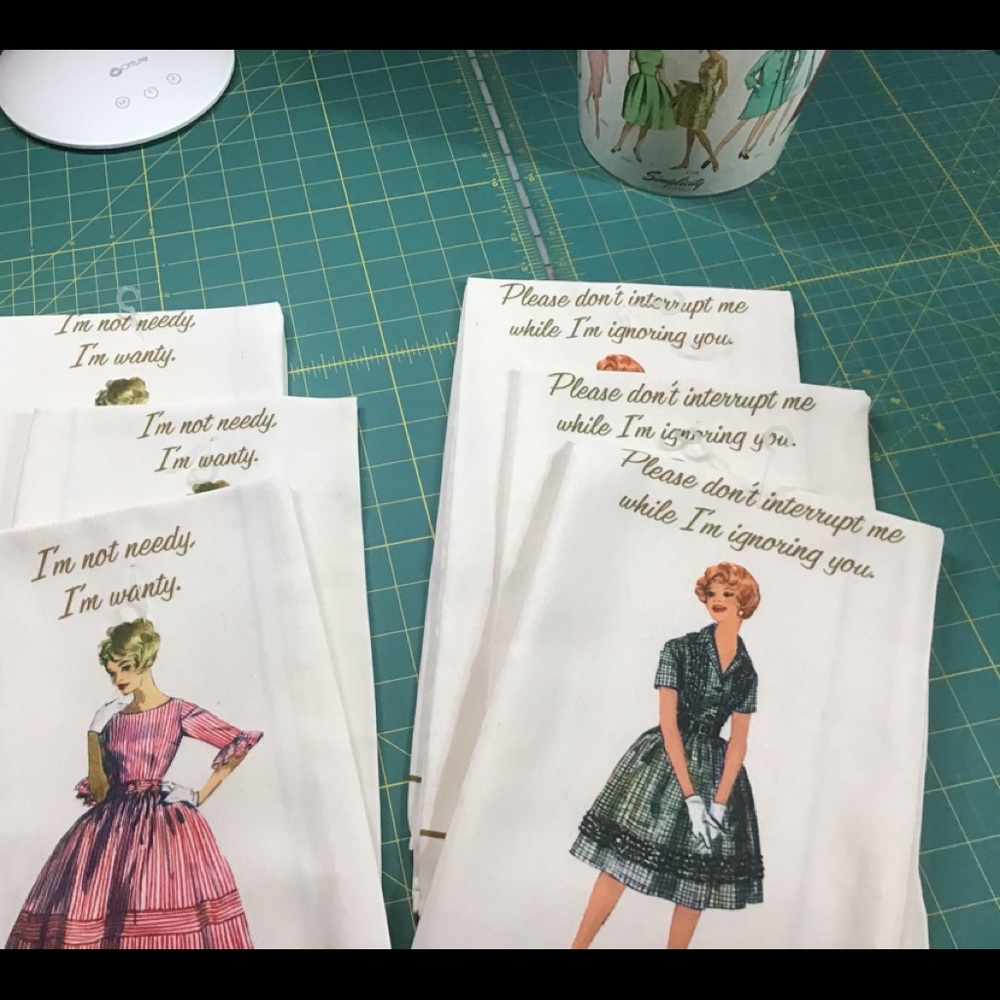 NWT Set of 2 Towels Simplicity Vintage Inspired